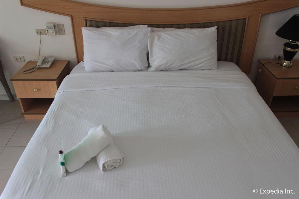 Wild Orchid Beach Resort Olongapo Dış mekan fotoğraf