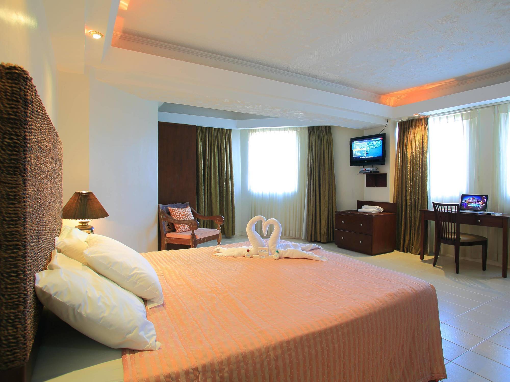 Wild Orchid Beach Resort Olongapo Dış mekan fotoğraf
